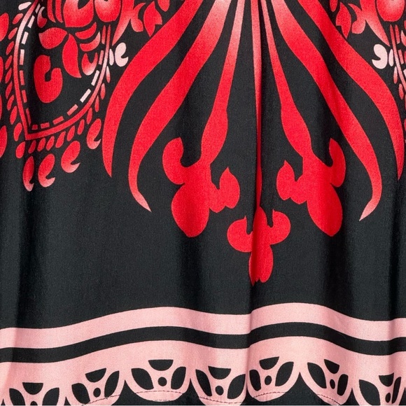 Amazon XL Shirt‎ Top Black Red Paisley Short Sleeve Scoop Neck Silk Embellished - Picture 2 of 7